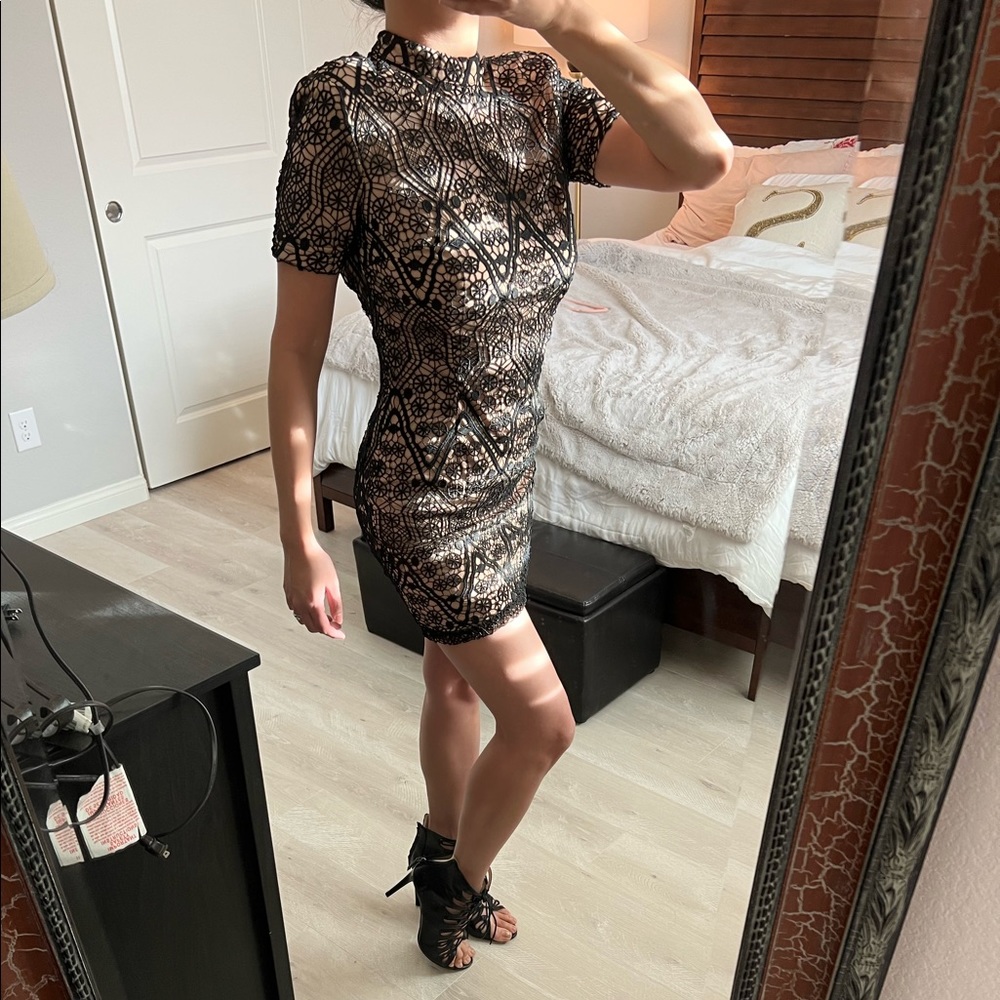 Black/nude short dress